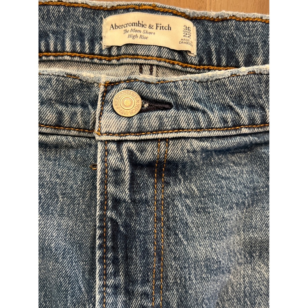 Abercrombie & Fitch The Mom Short High Rise Jean Shorts Size 22/36